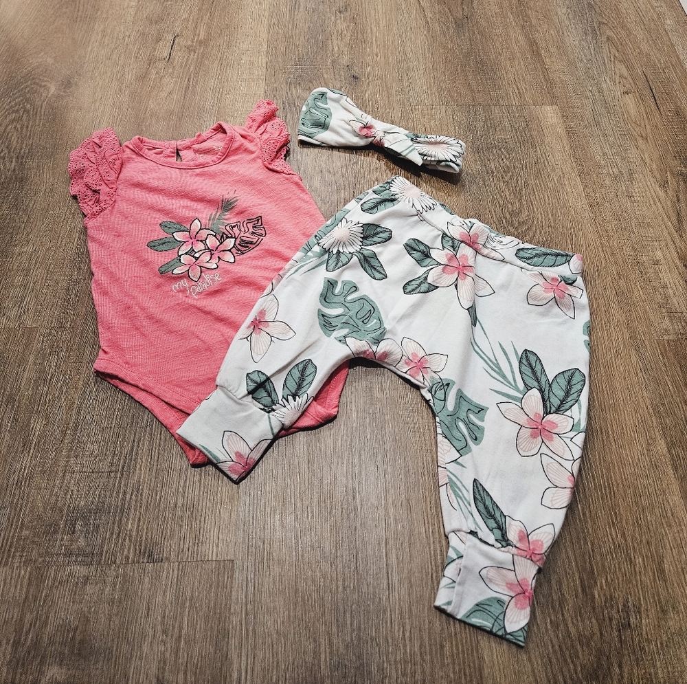 Jessica Simpson 3 Piece Set, Onesie, Bow, and Jogger, 12 month